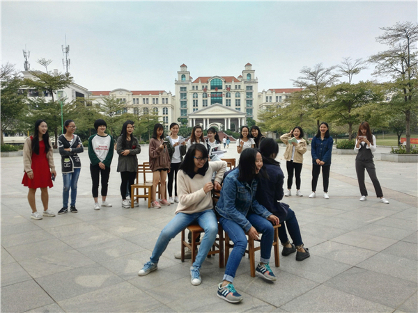 拓展訓(xùn)練團(tuán)隊(duì)游戲【搶凳子】 拓展訓(xùn)練團(tuán)隊(duì)游戲【搶凳子】