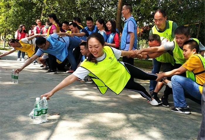 拓展訓(xùn)練團(tuán)隊(duì)游戲【群龍取水】 拓展訓(xùn)練團(tuán)隊(duì)游戲【群龍取水】