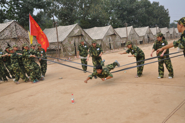 拓展訓(xùn)練團(tuán)隊(duì)游戲【雷區(qū)取水】 拓展訓(xùn)練團(tuán)隊(duì)游戲【雷區(qū)取水】