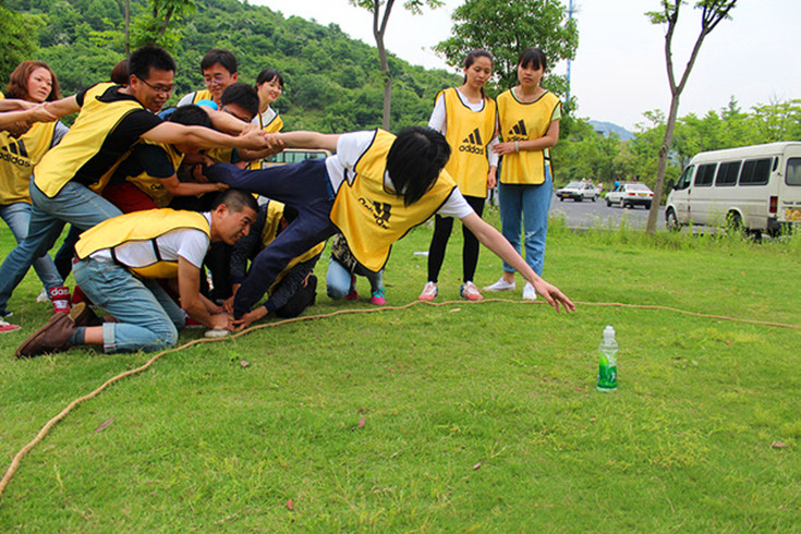 拓展訓(xùn)練團(tuán)隊(duì)游戲【雷區(qū)取水】 拓展訓(xùn)練團(tuán)隊(duì)游戲【雷區(qū)取水】