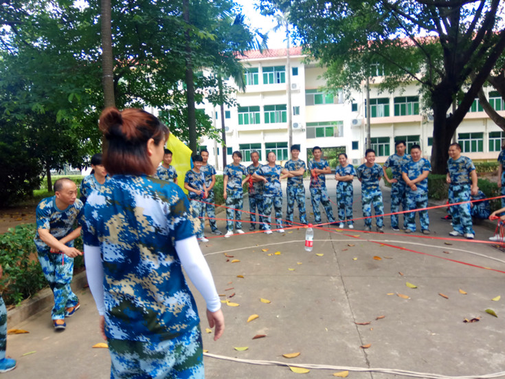 拓展訓(xùn)練團(tuán)隊(duì)游戲【雷區(qū)取水】 拓展訓(xùn)練團(tuán)隊(duì)游戲【雷區(qū)取水】