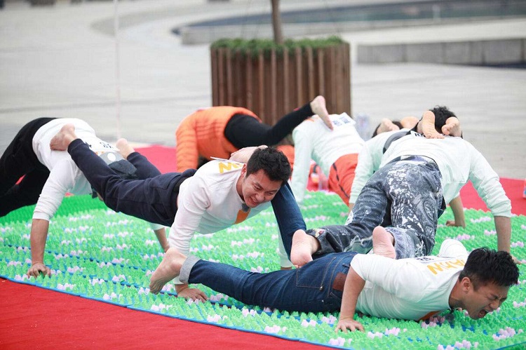 拓展訓(xùn)練團(tuán)隊(duì)游戲【指壓板】